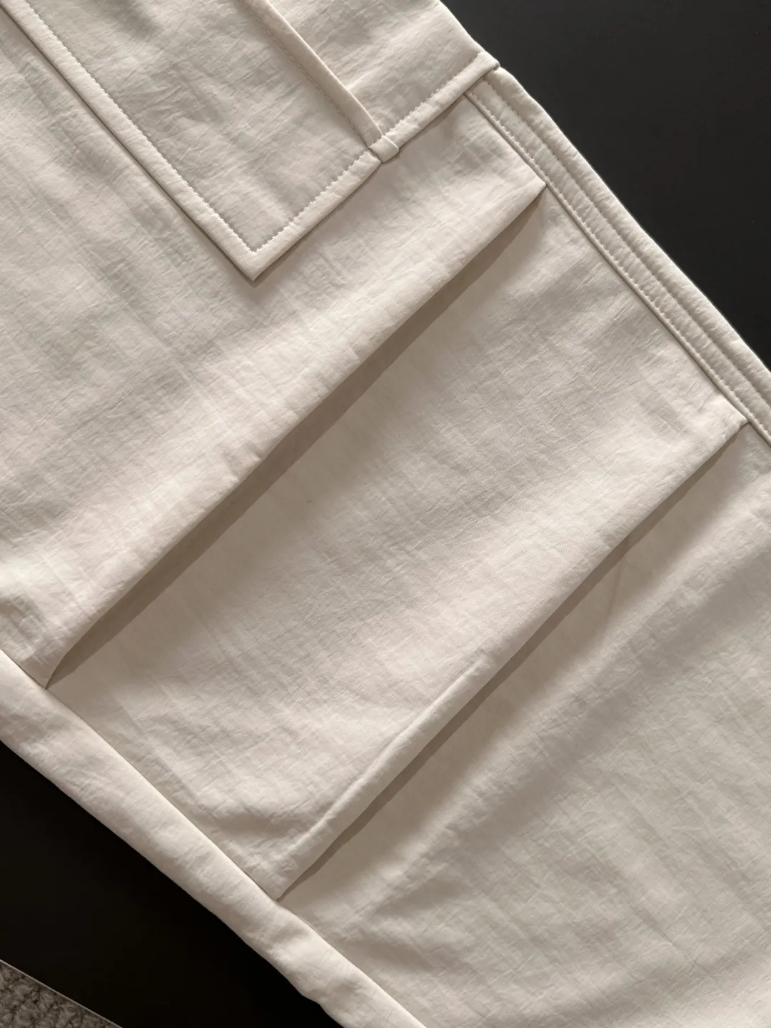 2-3 days to ship P360 Stone lsland/Stone Island Mouth Co-branded Exclusive launch of 25ss autumn and winter new high-quality trousers Compare real-life details at will The craftsmanship that ordinary small workshops cannot copy Top-level ZP development Unique imported fabric feel Purely imported German machine production Precision operation Ten thousand needle density A pair of trousers with rich details You can see the development strength A full set of new accessories can be customized simultaneously Simple yet elegant Soft, delicate and comfortable The upper body is versatile and fashionable A perfect choice for autumn and winter, a must-have item. Sizes: M to 3XL (please state your height and weight when placing an order)